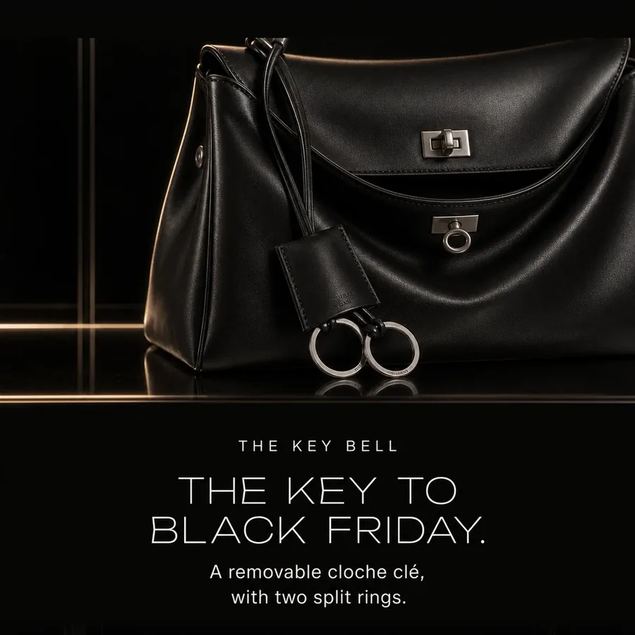 The key to Black Friday: a removable cloche clé with two split rings.