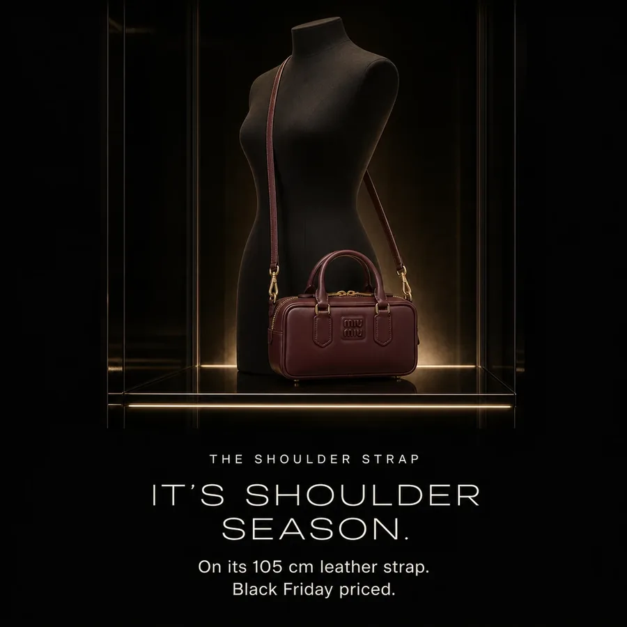 It's shoulder season: the Arcadie worn on its 105 cm leather strap, Black Friday priced.